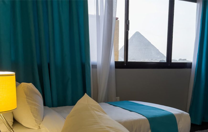 Deluxe Pyramid View Room